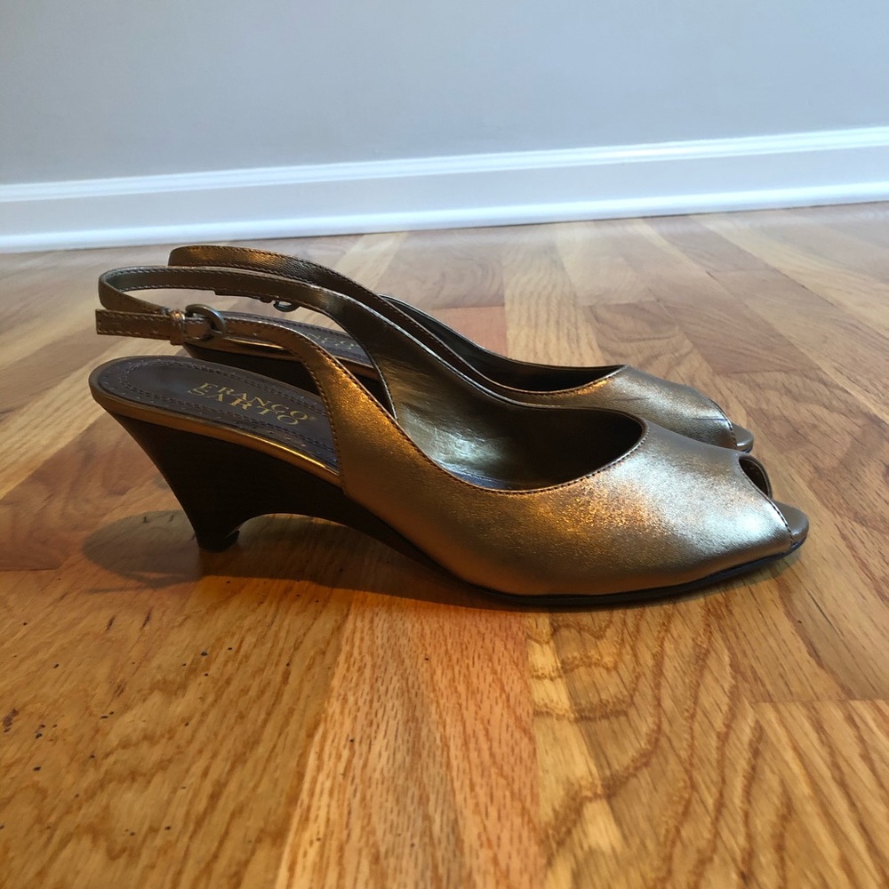 Franco Sarto open toe wedge size 9 Bronze leather